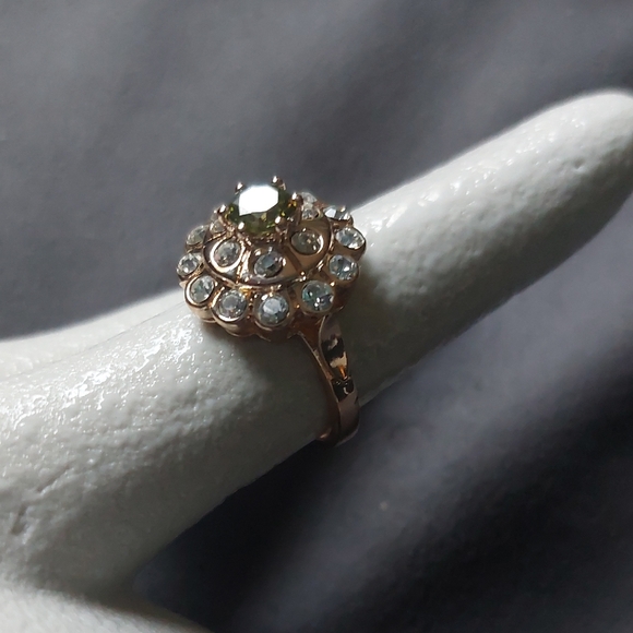 Jewelry - Gorgeous Gold Toned Clear Rhinestone Flower Faux Peridot Fashion Ring Sz 6.75